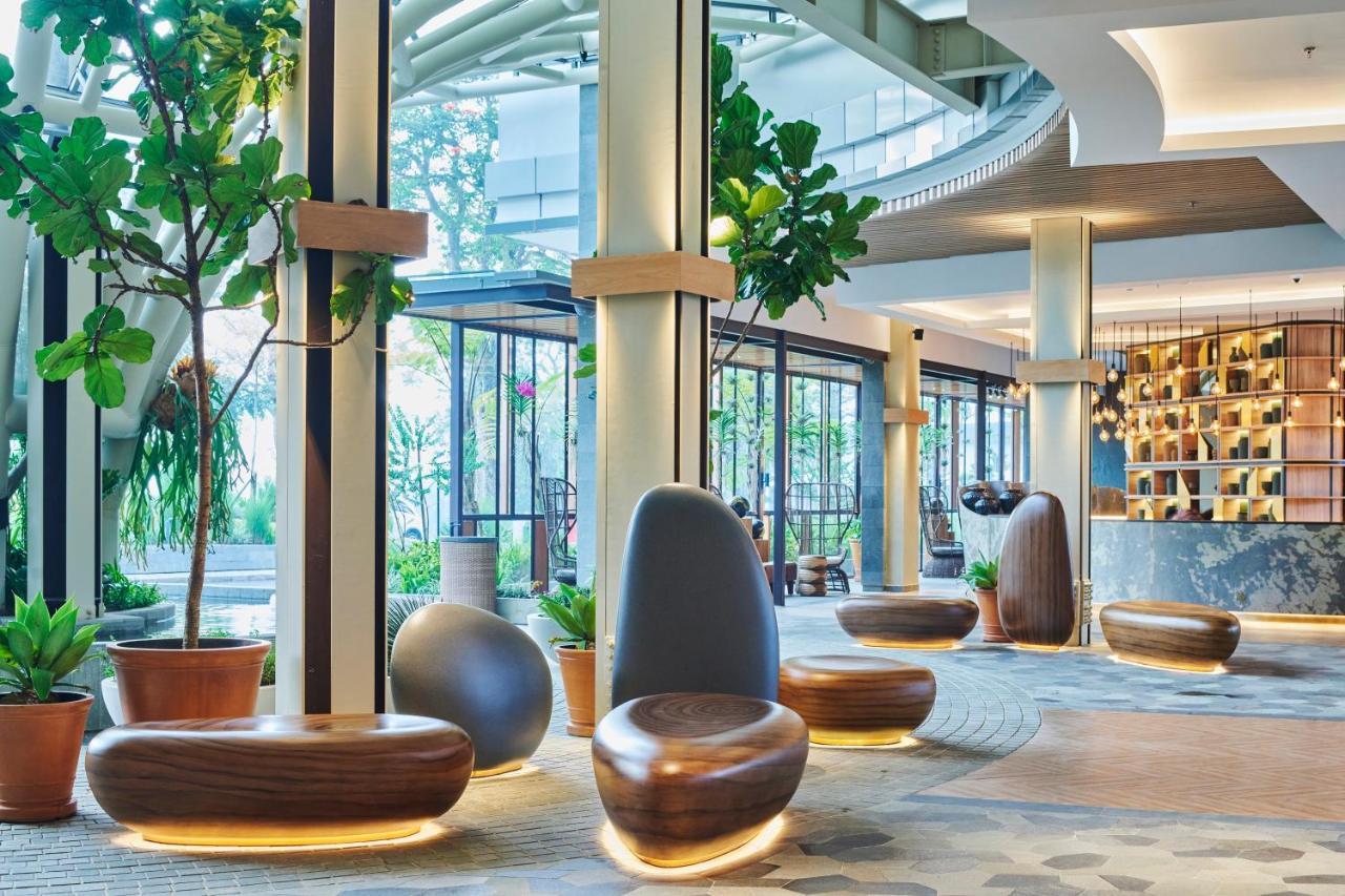 The Botanica Sanctuary Hotel Puncak Buitenkant foto The lobby of the hotel