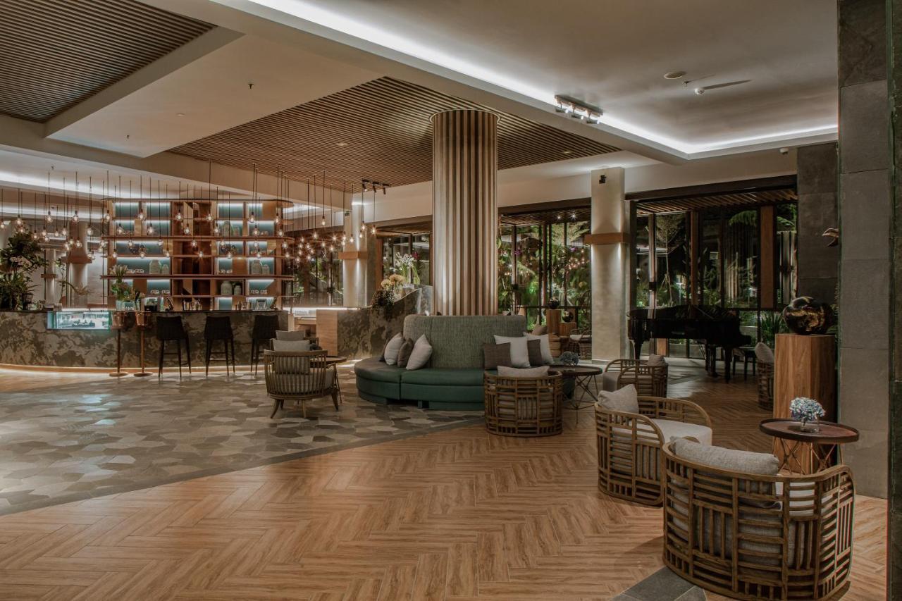 The Botanica Sanctuary Hotel Puncak Buitenkant foto The lobby of the hotel