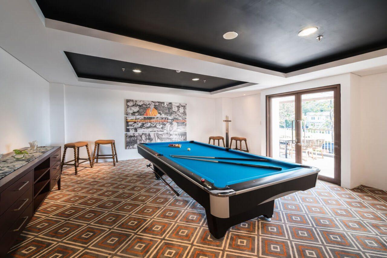 The Botanica Sanctuary Hotel Puncak Buitenkant foto A pool table