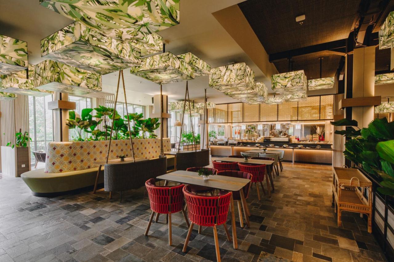 The Botanica Sanctuary Hotel Puncak Buitenkant foto The interior of the restaurant