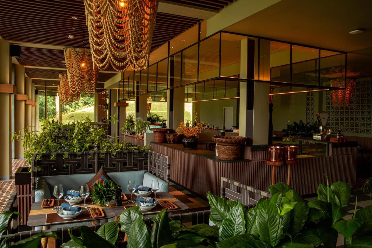 The Botanica Sanctuary Hotel Puncak Buitenkant foto The restaurant