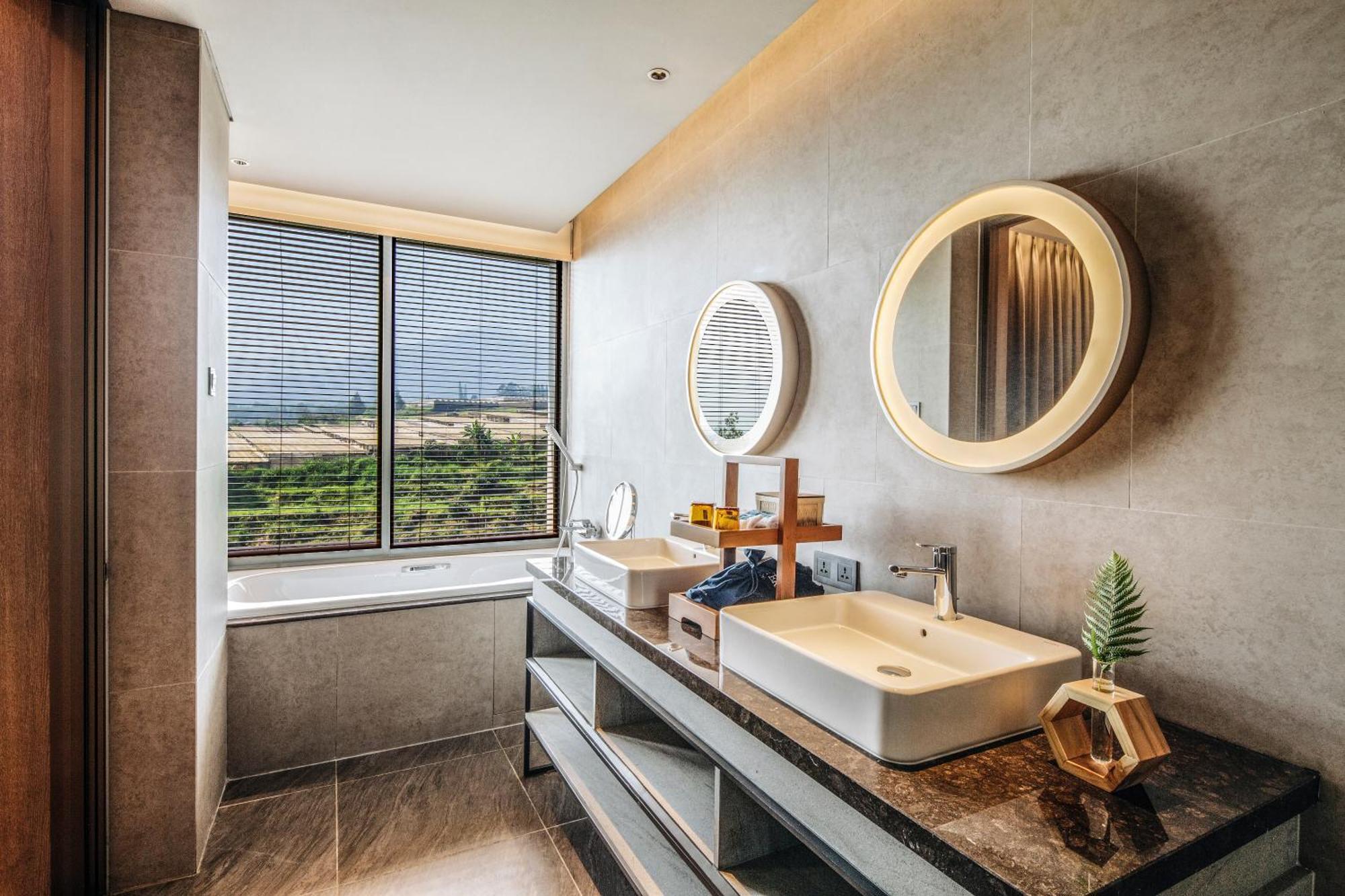 The Botanica Sanctuary Hotel Puncak Kamer foto Bathroom