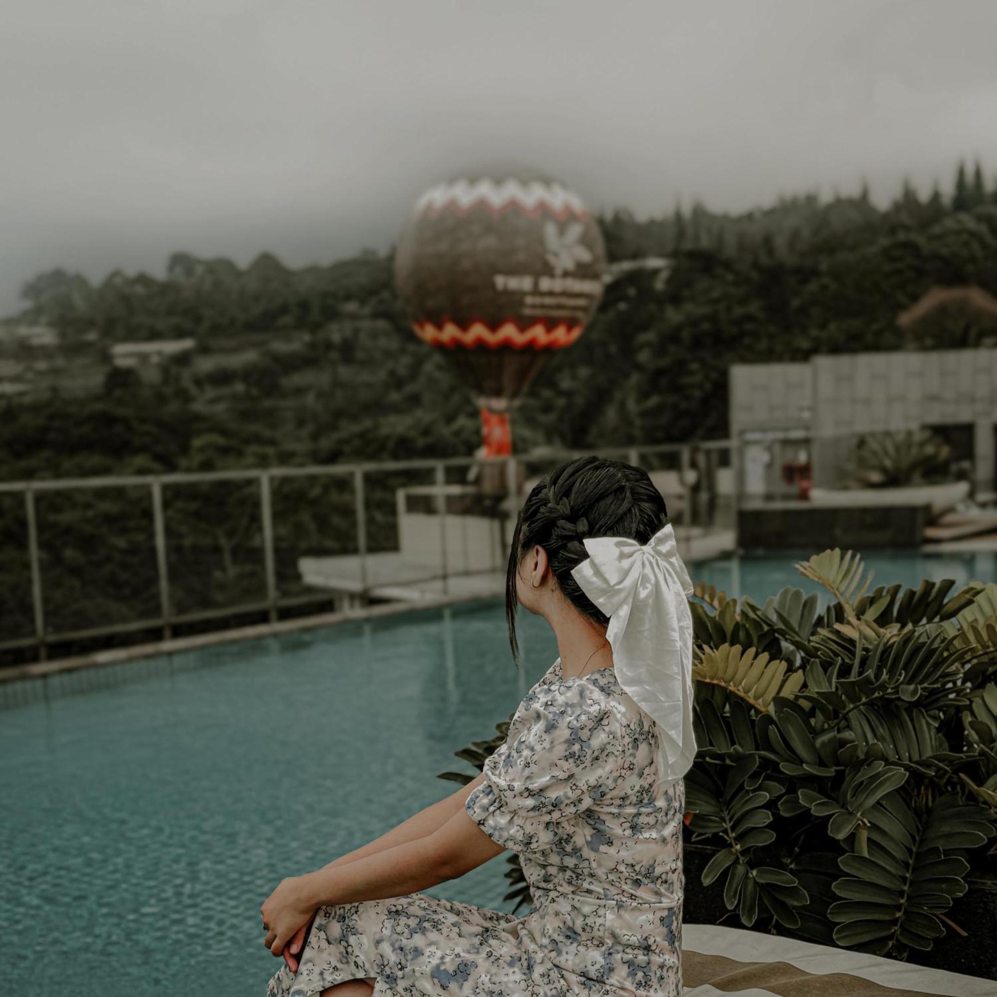 The Botanica Sanctuary Hotel Puncak Buitenkant foto A hot air balloon in Bali