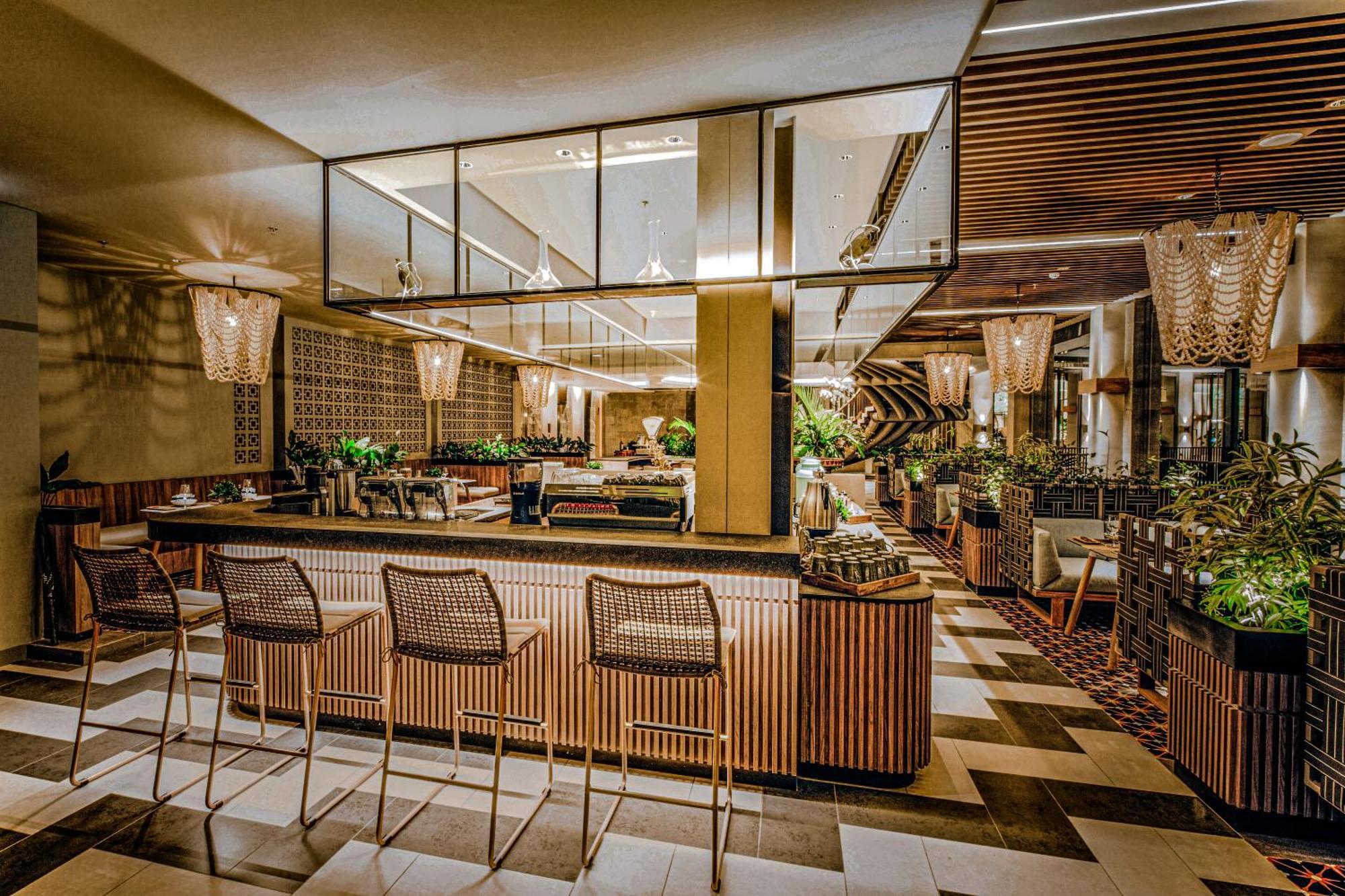 The Botanica Sanctuary Hotel Puncak Buitenkant foto The interior of the restaurant
